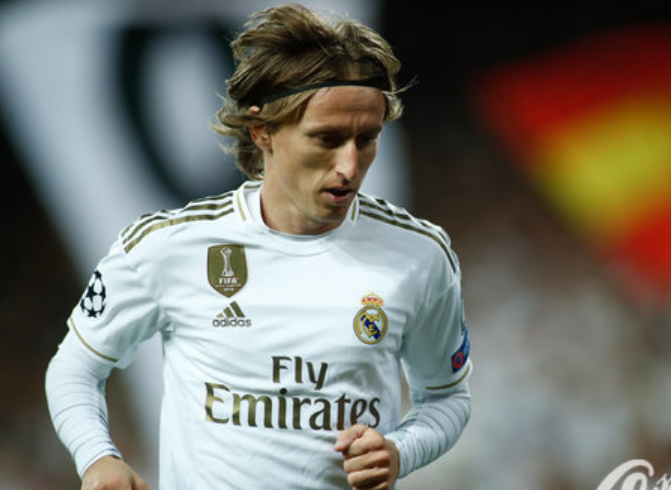 混团世界杯，孙颖莎真的好，把吉祥物送给了小妹妹，期待她的下次比赛